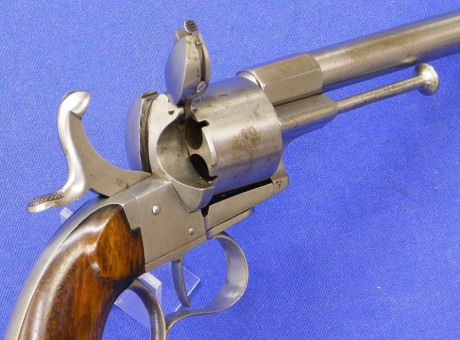 Voy a colocar unas fotos de un arma larga alemana de llave de mecha del siglo XVI. 101