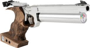 Un amigo del club vende Steyr lp10, muy poco uso y completamente nueva el precio 950 euros, interesados 00