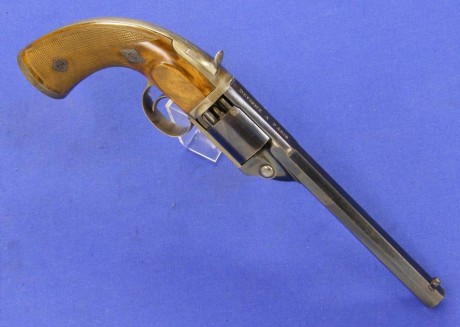 Voy a colocar unas fotos de un arma larga alemana de llave de mecha del siglo XVI. 142