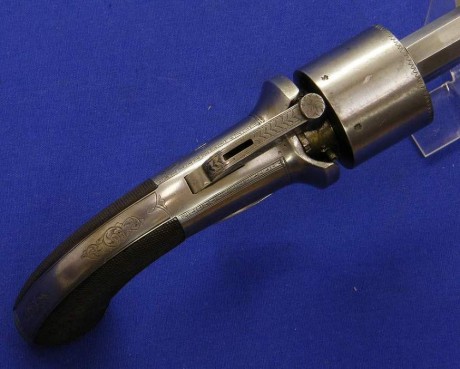 Voy a colocar unas fotos de un arma larga alemana de llave de mecha del siglo XVI. 72