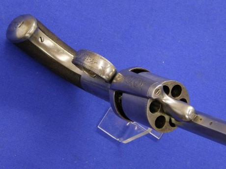 Voy a colocar unas fotos de un arma larga alemana de llave de mecha del siglo XVI. 81