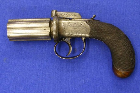 Voy a colocar unas fotos de un arma larga alemana de llave de mecha del siglo XVI. 101