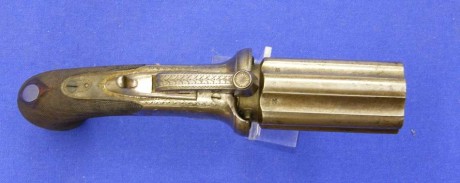 Voy a colocar unas fotos de un arma larga alemana de llave de mecha del siglo XVI. 121