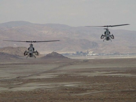 En otras palabras, podría el AH-1 super cobra realizar todas la misiones que realiza el Apache?

Ante 60
