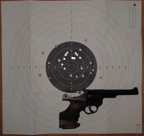 Buenas tardes a todos.
Voy a empezar a recargar con 38 Wad Cutter y polvora Ba10, punta de 148 Grains.
La 40