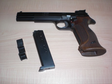 Bueno,
Siguiendo las buenas tradiciones, abro este post para que el puñado de propietarios de estas armas 00