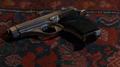 Compañeros,

En vista de las ganas de algunos (Elcafe, Wilcow, Vrakk, etc) por adivinar armas de películas 80