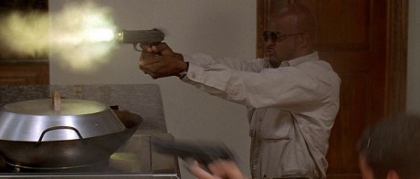 Compañeros,

En vista de las ganas de algunos (Elcafe, Wilcow, Vrakk, etc) por adivinar armas de películas 40