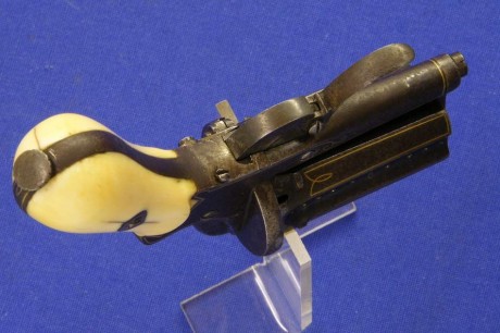 Voy a colocar unas fotos de un arma larga alemana de llave de mecha del siglo XVI. 11