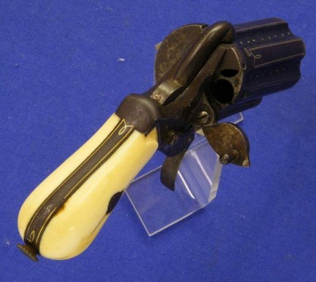 Voy a colocar unas fotos de un arma larga alemana de llave de mecha del siglo XVI. 10