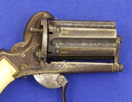 Voy a colocar unas fotos de un arma larga alemana de llave de mecha del siglo XVI. 21