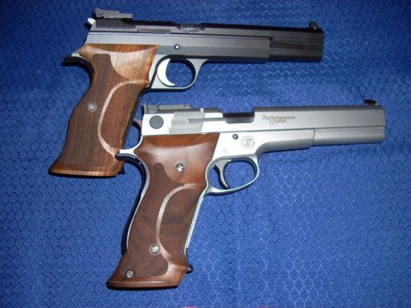 Bueno,
Siguiendo las buenas tradiciones, abro este post para que el puñado de propietarios de estas armas 131