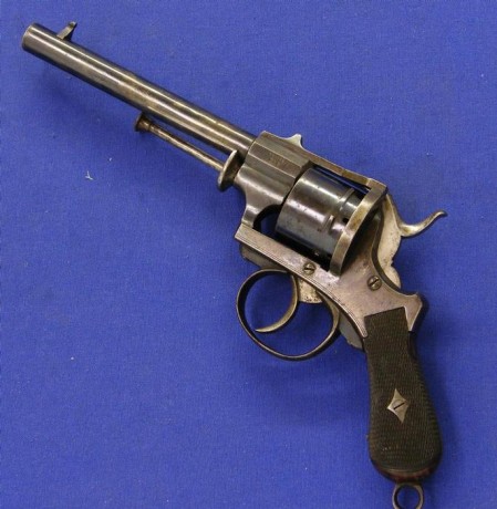 Voy a colocar unas fotos de un arma larga alemana de llave de mecha del siglo XVI. 41