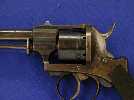 Voy a colocar unas fotos de un arma larga alemana de llave de mecha del siglo XVI. 51
