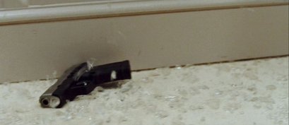 Compañeros,

En vista de las ganas de algunos (Elcafe, Wilcow, Vrakk, etc) por adivinar armas de películas 80