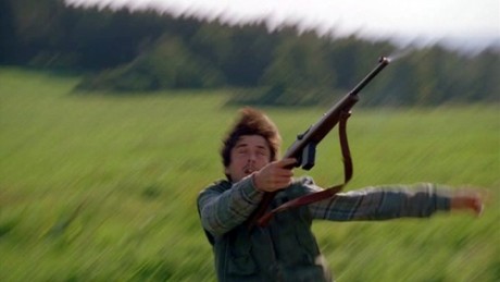 Compañeros,

En vista de las ganas de algunos (Elcafe, Wilcow, Vrakk, etc) por adivinar armas de películas 100