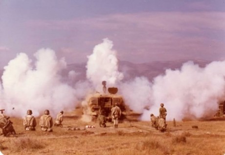 Pues bueo ya hay un cambio en la unidformidad del ejercito

 http://www.cope.es/espana/07-01-10--ejercito-espanol-vestira-uniforme-combate-americano-122511-1 130