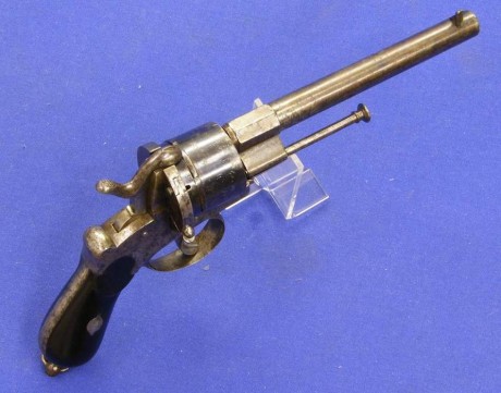 Voy a colocar unas fotos de un arma larga alemana de llave de mecha del siglo XVI. 172