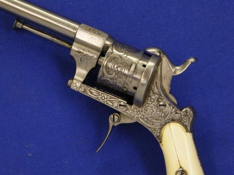Voy a colocar unas fotos de un arma larga alemana de llave de mecha del siglo XVI. 52
