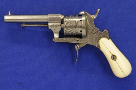 Voy a colocar unas fotos de un arma larga alemana de llave de mecha del siglo XVI. 51