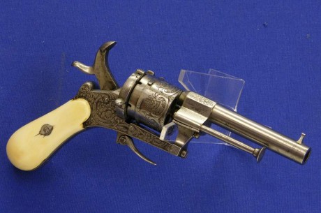 Voy a colocar unas fotos de un arma larga alemana de llave de mecha del siglo XVI. 61