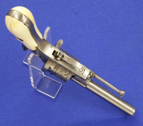 Voy a colocar unas fotos de un arma larga alemana de llave de mecha del siglo XVI. 72