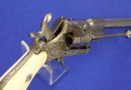 Voy a colocar unas fotos de un arma larga alemana de llave de mecha del siglo XVI. 71