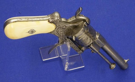 Voy a colocar unas fotos de un arma larga alemana de llave de mecha del siglo XVI. 70