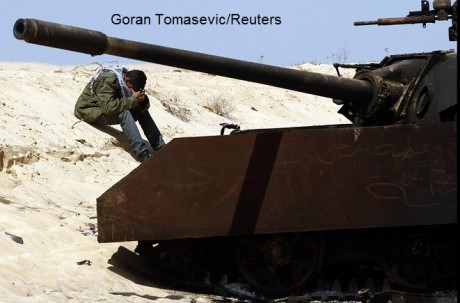 aqui teneis los T55 tuneados de Libia
 lau-411.jpg 
 lau-416.jpg 


https://milinme.wordpress.com/2011/03/19/field-modification-in-libya/ 80