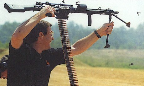 El US Army busca relevo para la carabina M-4
 
  http://www.liveleak.com/view?i=edc_1259608813 80