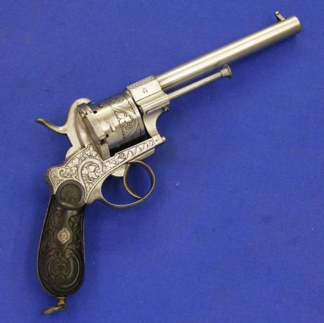 Voy a colocar unas fotos de un arma larga alemana de llave de mecha del siglo XVI. 81