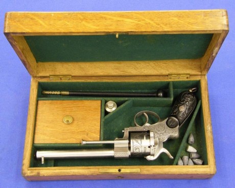 Voy a colocar unas fotos de un arma larga alemana de llave de mecha del siglo XVI. 80