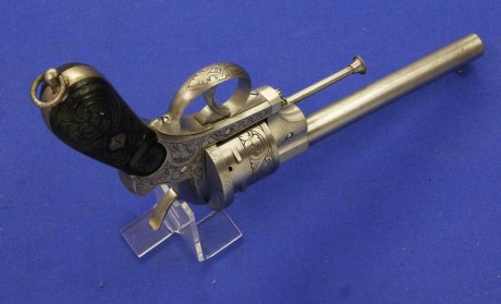 Voy a colocar unas fotos de un arma larga alemana de llave de mecha del siglo XVI. 91