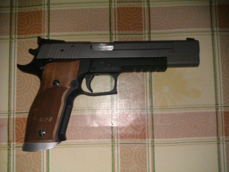 Muy buenas, espero comprarme una 9 mm. y me surje una duda.

Aparte del aluminio, ¿hay alguna diferencia 31