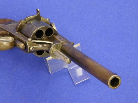 Voy a colocar unas fotos de un arma larga alemana de llave de mecha del siglo XVI. 21