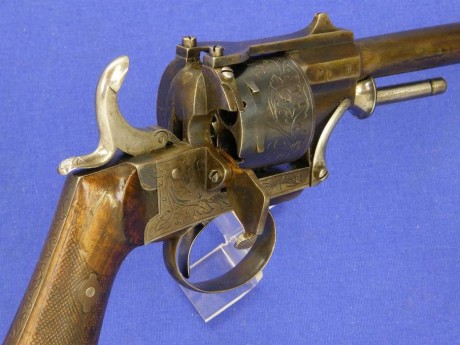 Voy a colocar unas fotos de un arma larga alemana de llave de mecha del siglo XVI. 20