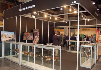 Ahí van unas cuantas imágenes de nuestra primera mañana en Expocaza Valencia. Mañana más... 10