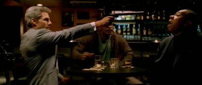 Compañeros,

En vista de las ganas de algunos (Elcafe, Wilcow, Vrakk, etc) por adivinar armas de películas 40