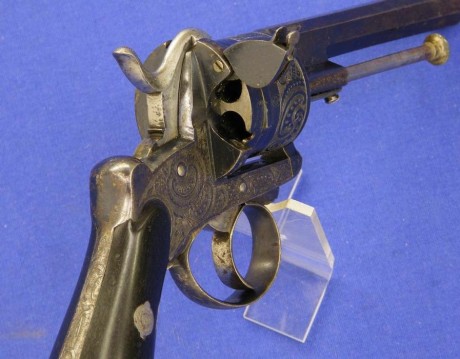 Voy a colocar unas fotos de un arma larga alemana de llave de mecha del siglo XVI. 42