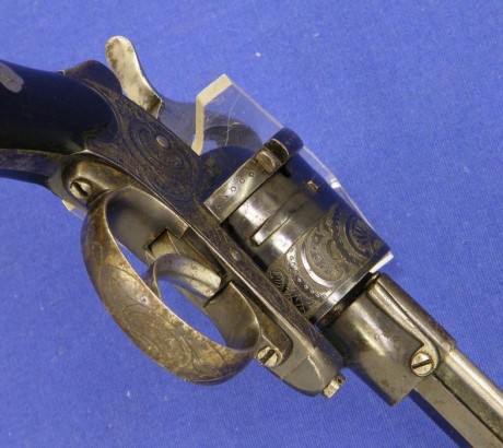 Voy a colocar unas fotos de un arma larga alemana de llave de mecha del siglo XVI. 52