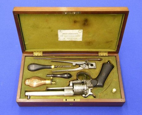 Voy a colocar unas fotos de un arma larga alemana de llave de mecha del siglo XVI. 61