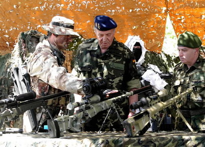 PUES ESO QUE EL EQUIPO DEL EJERCITO ESPAÑOL CAMPEON DEL MUNDO EN LAS PRUEBAS REALIZADAS COMO FRANCOTIRADORES 170