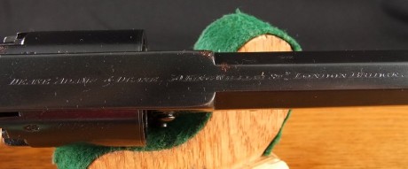 Voy a colocar unas fotos de un arma larga alemana de llave de mecha del siglo XVI. 111