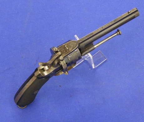 Voy a colocar unas fotos de un arma larga alemana de llave de mecha del siglo XVI. 122