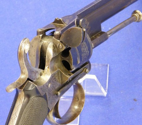 Voy a colocar unas fotos de un arma larga alemana de llave de mecha del siglo XVI. 131