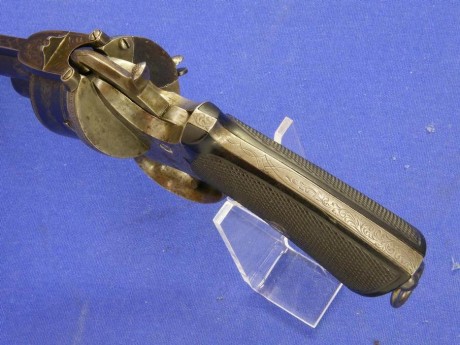 Voy a colocar unas fotos de un arma larga alemana de llave de mecha del siglo XVI. 142