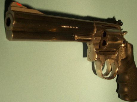 Por favor, ¿ quien me podría ayudar con un problema de mi revolver ?
Tengo un S & W modelo 686 de 41