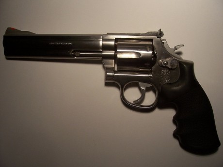 Por favor, ¿ quien me podría ayudar con un problema de mi revolver ?
Tengo un S & W modelo 686 de 40
