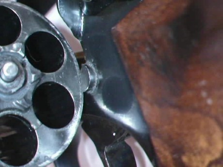 Por favor, ¿ quien me podría ayudar con un problema de mi revolver ?
Tengo un S & W modelo 686 de 72