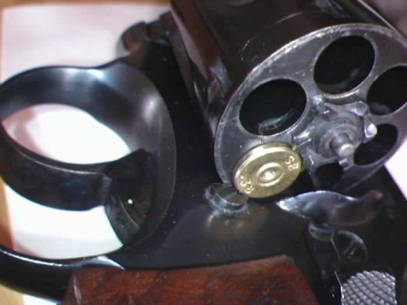 Por favor, ¿ quien me podría ayudar con un problema de mi revolver ?
Tengo un S & W modelo 686 de 70
